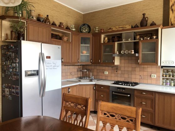 3 кімнатна квартира.  Увага!!! В ціну входить цегляний гараж та комора Винница