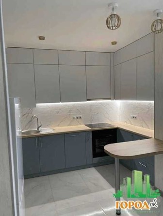 Однокімнатна квартира в центрі міста - фото 1