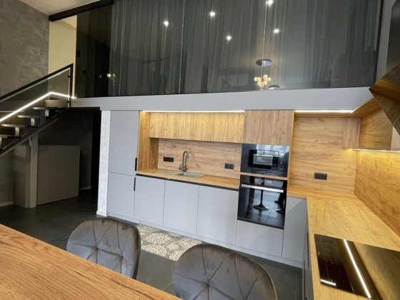 Вишукана двух-рівнева квартира в самрму Центрі міста ! Черкаси