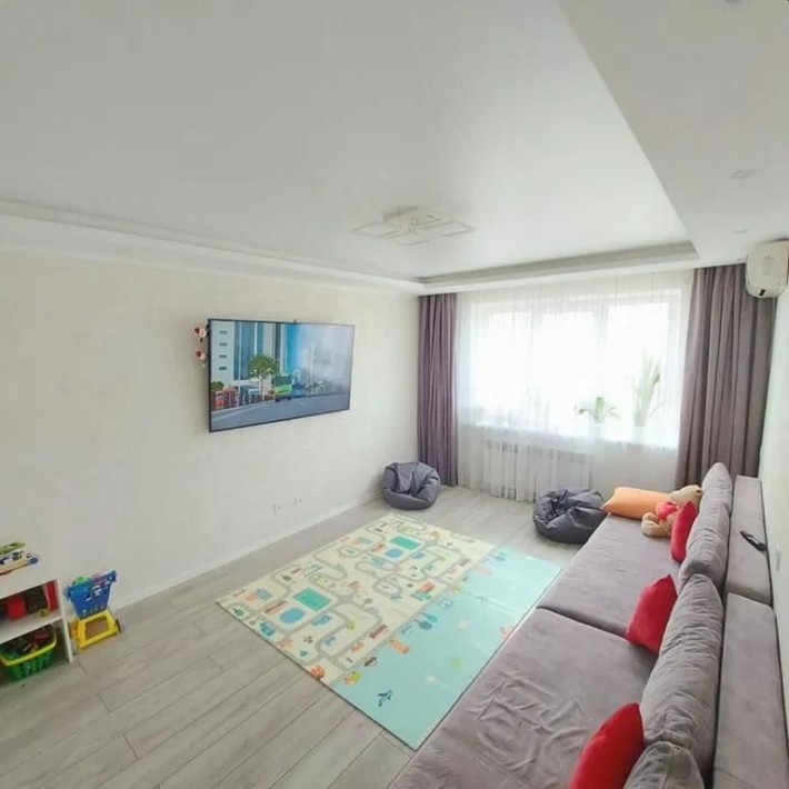 Продам 3-комн квартиру в районе Семафорная ул. - фото 1