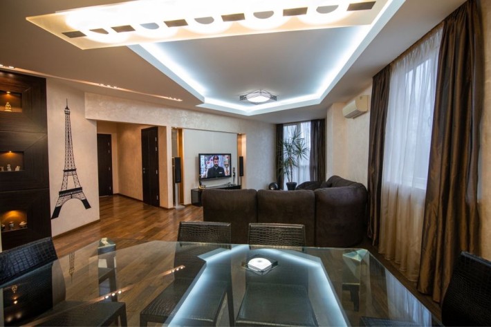 Продам 3х комнатную с ремонтом на Гагарина - фото 1