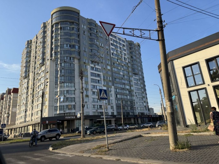 Продам квартиру в центрі міста - фото 1