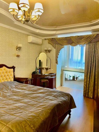 Топ-локация! 3 мин до парка и ТЦ! Продам квартиру с двумя спальнями. - фото 1