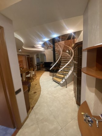 Продам квартиру двухуровневую, ул. И. Сикорского (ул. Тельмана) - фото 1