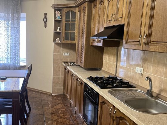 Продам крупногабаритну квартиру на Ближньому замості Винница