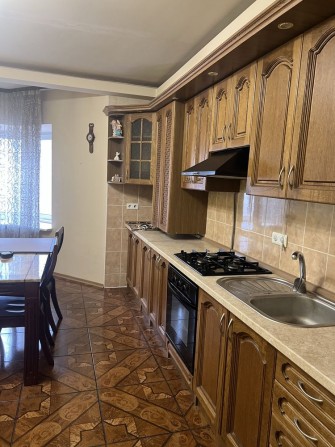 Продам крупногабаритну квартиру на Ближньому замості - фото 1