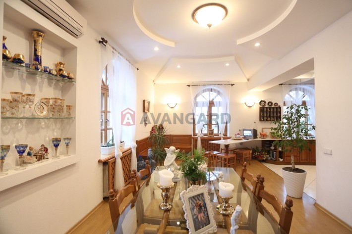 Продам 5 ком.кв.в центре города, 150 кв м. 660$ за кв м - фото 1