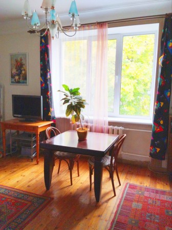 Продаж. 3-х кімн. повнометражна квартира в центрі району. - фото 1