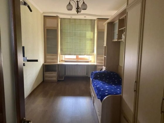 Продам 4-комн квартиру в районе Белостоцкого ул. Днепр