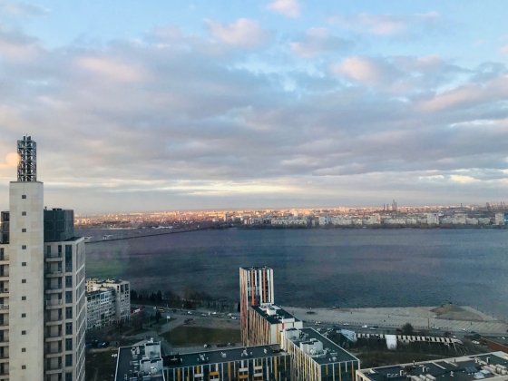 Продам квартиру 204 м.кв  с прекрасным видом на город и реку Днепр