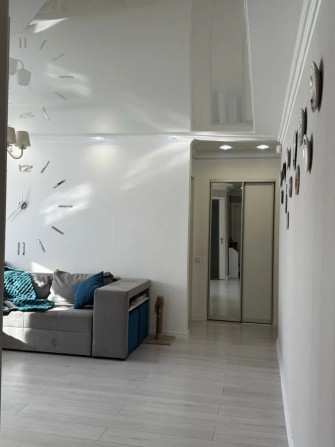 Продам квартиру з ремонтом, меблями та технікою по вул. Л. Гузара. - фото 1