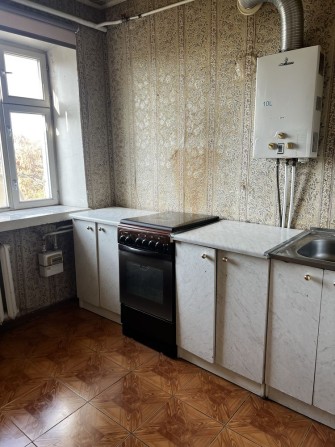 Продам 1 к квартиру по Победе, район Вознесеновского рынка. - фото 1