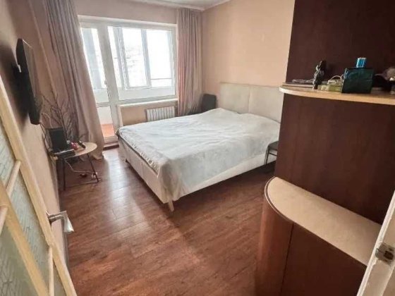 Продам просторную 2к на пр-те Науки (Гагарина). Дафи! Днепр