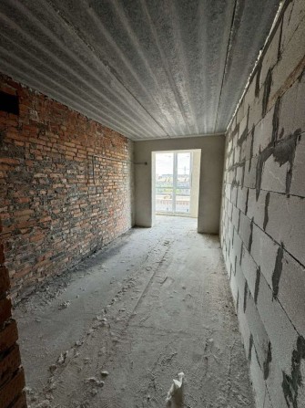 Світла однокімнатна квартира ЖК Статус - фото 1