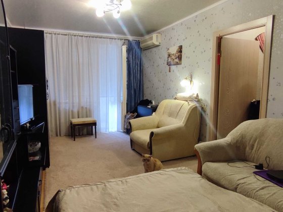 Продам гарну 2-кімнатну квартиру з капитальним ремонтом на Комунарі. Днепр