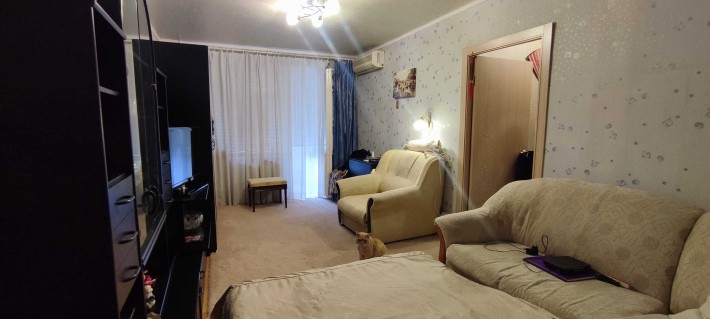 Продам гарну 2-кімнатну квартиру з капитальним ремонтом на Комунарі. - фото 1