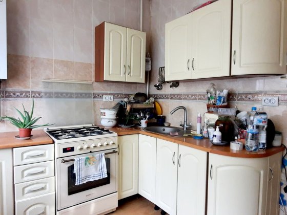 Продам велику 1к. сталінку на  Тітова/ Поля.  Автономне  опалення. NS Днепр