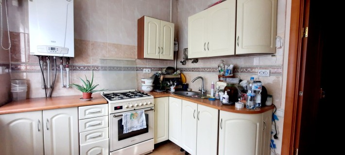 Продам велику 1к. сталінку на  Тітова/ Поля.  Автономне  опалення. NS - фото 1