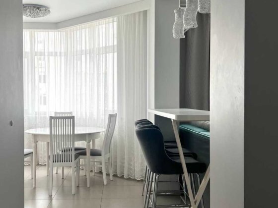 Продаж, світла 3-к квартира, з ремонтом, Освіти 16, Солом'янський р-н Київ