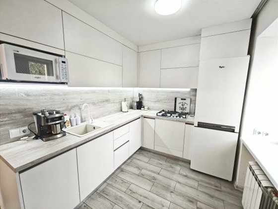 Продаж 2х кімнатної квартри у Дніпровському районі (Незалежної Укр) Запорожье