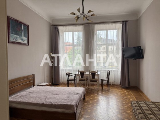 Продаж центр Галицький район інвестиція двох кімнатна фасадні вікна Львов