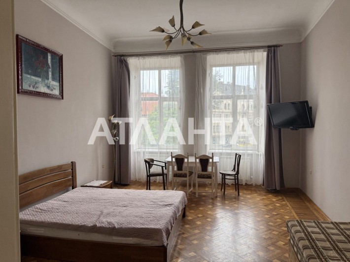 Продаж центр Галицький район інвестиція двох кімнатна фасадні вікна - фото 1