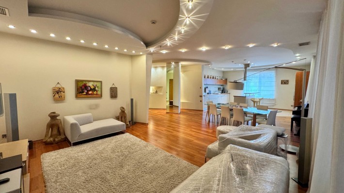 Продам квартиру премиум класса, с ремонтом, в центре. - фото 1