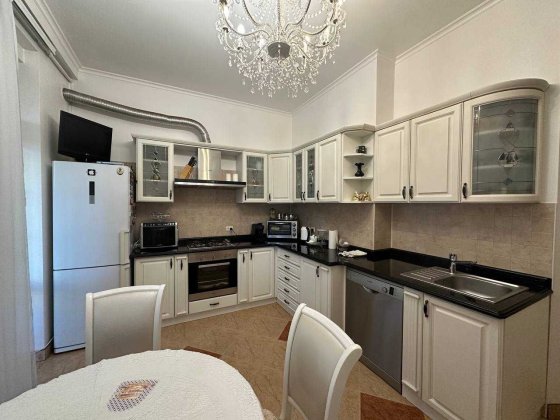 Продаж 3-кімнатної квартири по вулиці Івана Франка в польському люксі Львов