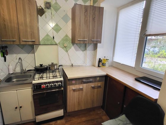 Продаж 3-х к кв вул Запорізька буд.11, 1/9 поверх високий Малий ринок.