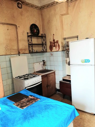 Продам 2-х кімнатну квартиру зупинка Металургів! - фото 1