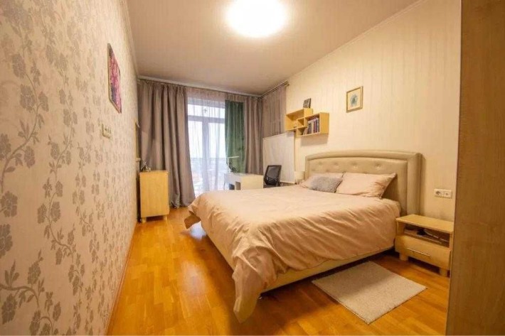 Продаж 3-к. квартири з ремонтом та меблями у новобудові - фото 1