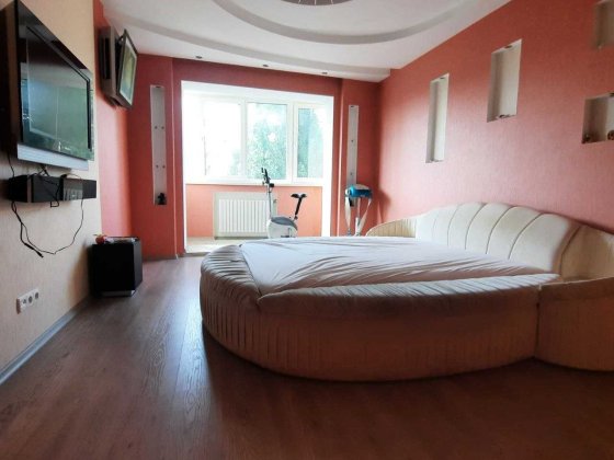 Продам велику 3к. квартиру ЖМ Перемога-6 (Победа-6) Днепр