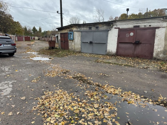 Продам сухой гараж , в районе нефтебазы , под мостом , с хорошым и шые - фото 1