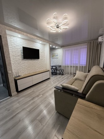 Продам однокомнатную квартиру на Яценко 10 первый этаж - фото 1