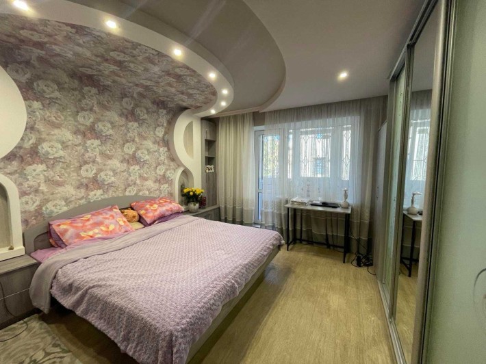 Продаю великогабаритну 2 кімнатну квартиру. 64 м. Будинок Художників - фото 1