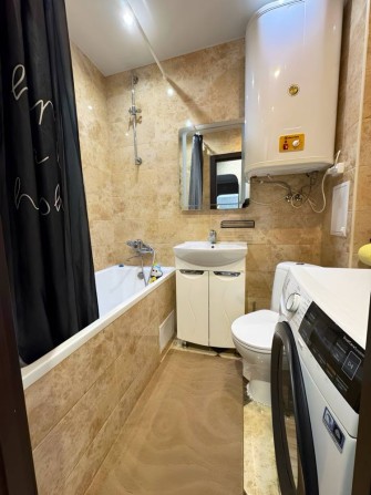 Солнечный, продам квартиру 3 комнаты, Набережная, Вавилон - фото 1