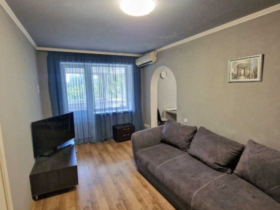 Продам 2 ком. квартиру проспект Богдана Хмельницкого 34. Днепр