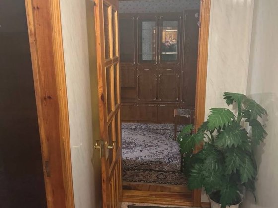 Продам квартиру трехкомнатную 3 комнаты владелец собственник правый