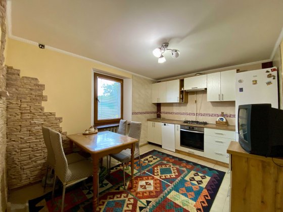 Продається трикімнатна квартира з ремонтом — вул. Бузька (Варварівка) Миколаїв