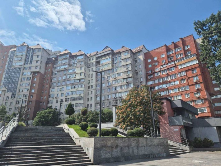 Продам квартиру на пр. Лесі Українки/бул. Кучеревського/Центр - фото 1