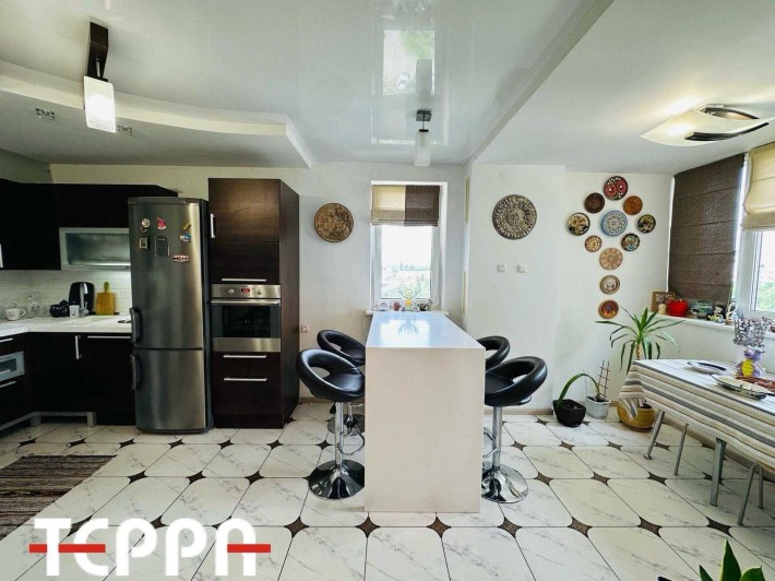 Продаж чудової 3-кімнатної квартири з видом на Дніпро - фото 1