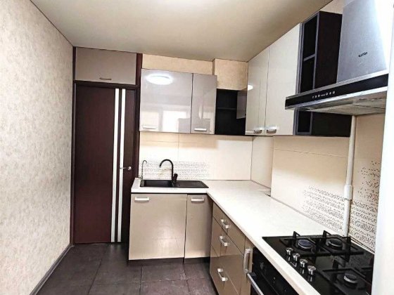 Продам 3-х комнатную на  Победе, Бульвар Славы 9. Днепр