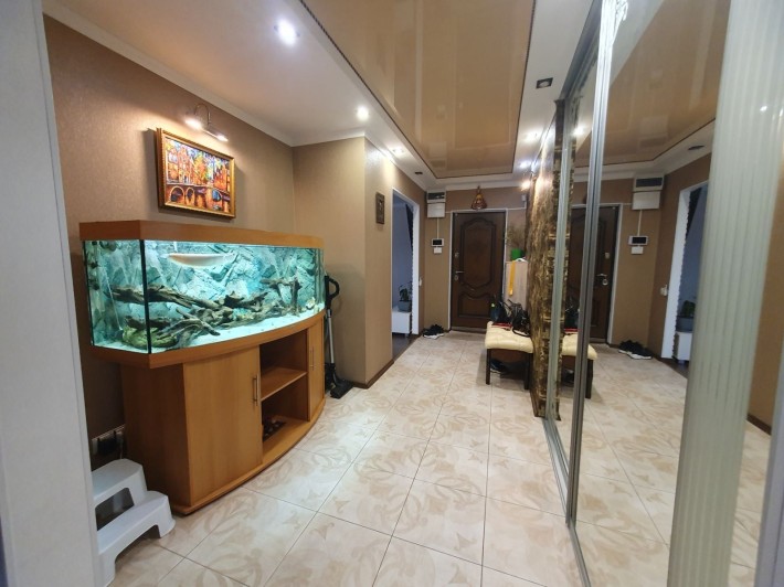 Продаж неймовірної 3-х кімнатної квартири в центрі міста.. - фото 1