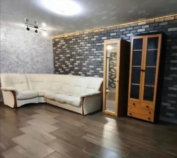 Продаётся 1 к. кв. в р-не Титова. - фото 1