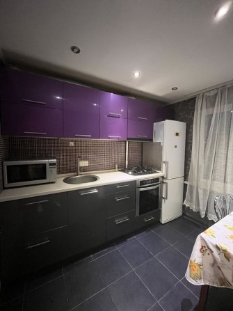 Продам 2к квартиру на среднем этаже ж/м Красный Камень - фото 1