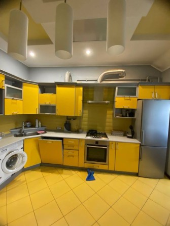 Продаж 3 кімнатна квартира з ремонтом і паркінгом вул. Ромашкова Сихів - фото 1