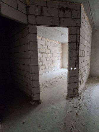 Квартира в новобудові з двома балконами - фото 1