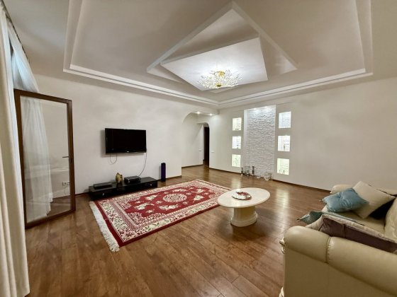 Четырехкомнатная квартира в коттедже на СухомФонтане.Гараж.Автономка. Миколаїв