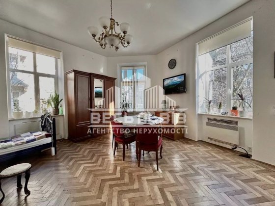 Унікальна 3-кімнатна квартира у серці старого Львова вул. Коновальця Львов