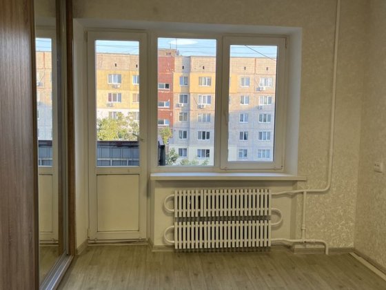 Продаж 1 кімнатної ж/м Тополь 3 Днепр